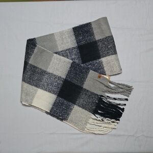 FRYE AND Co Blanket Scarf, approximately  84x14 Grey,  Black, Cream Plaid Blend